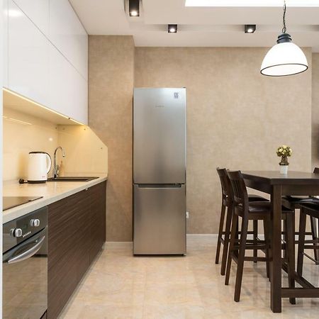 Deluxe Apartment On Belorusskay Street "Silver Tower" Kyiv Exterior photo