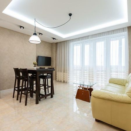 Deluxe Apartment On Belorusskay Street "Silver Tower" Kyiv Exterior photo