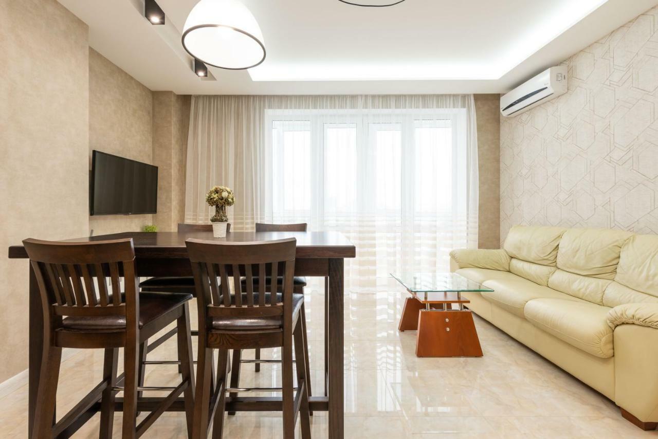 Deluxe Apartment On Belorusskay Street "Silver Tower" Kyiv Exterior photo